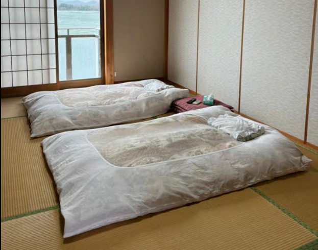 Tatami bedroom with futon